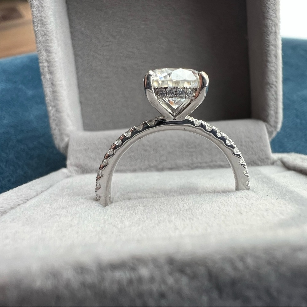 925 Sterling Sliver 2 Carat round Moissanite Engagement ring - Picture 5 of 10